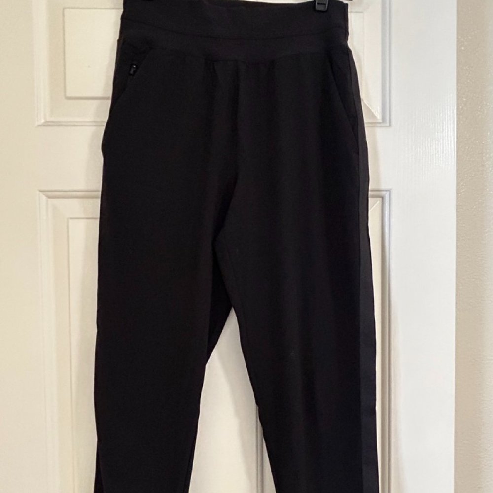 Athleta Nola slim tapered crop in black - size 6 - Picture 4 of 6